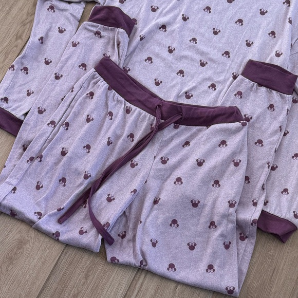 Disney purple so soft, cozy Minnie Mouse pajamas (S/M) - Picture 2 of 11